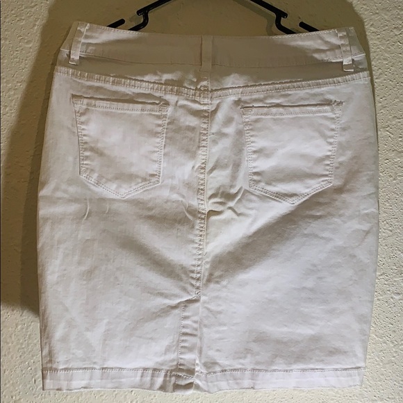 Faded Glory Arctic White Mini Skirt - Picture 2 of 5